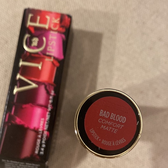 NEW URBAN DECAY Vice Lipstick Bad Blood Comfort Matte - Picture 9 of 13